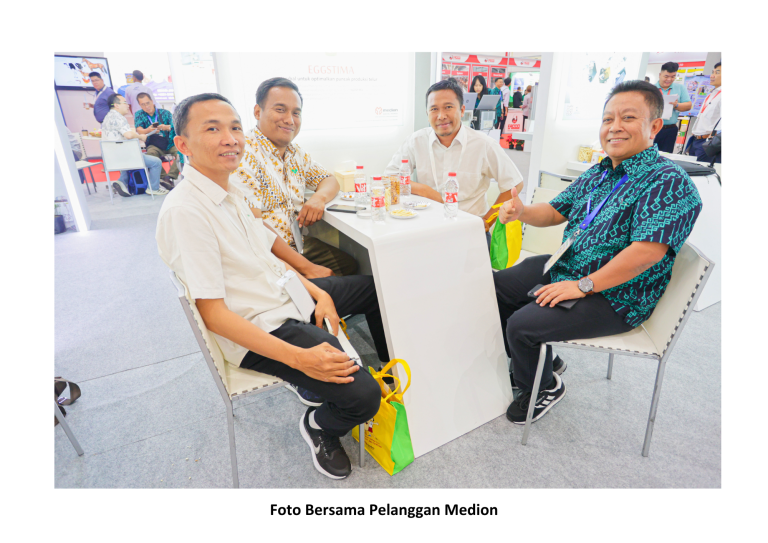 Foto Bersama Pelanggan Medion