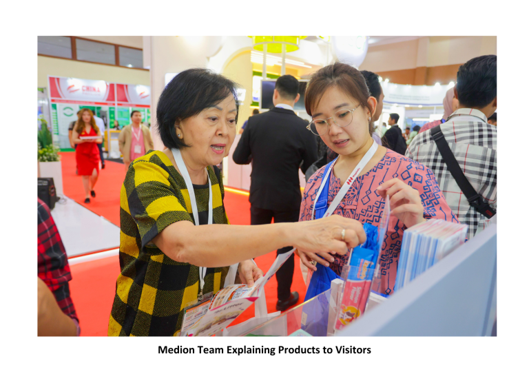 Medion Team Explaining Products to Visitors